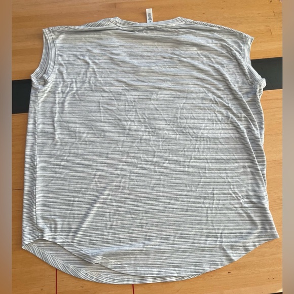 Athleta Striped Cloudlight Stratus T - large tall - Picture 4 of 5